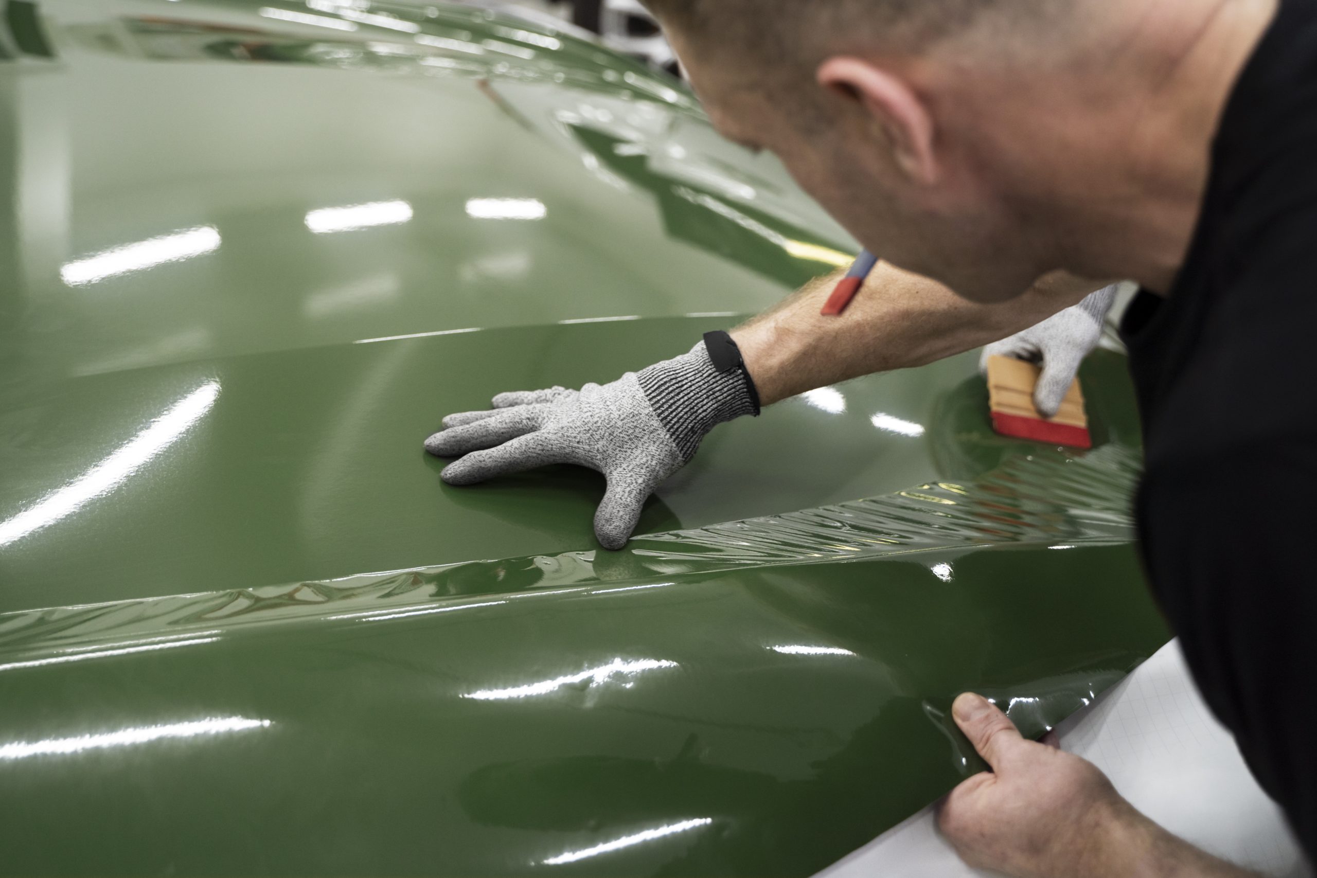 person working car wrapping 2 scaled